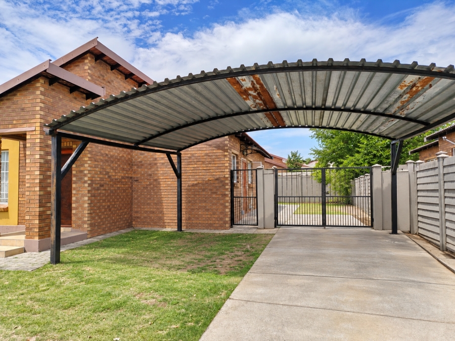 3 Bedroom Property for Sale in Waterval East North West